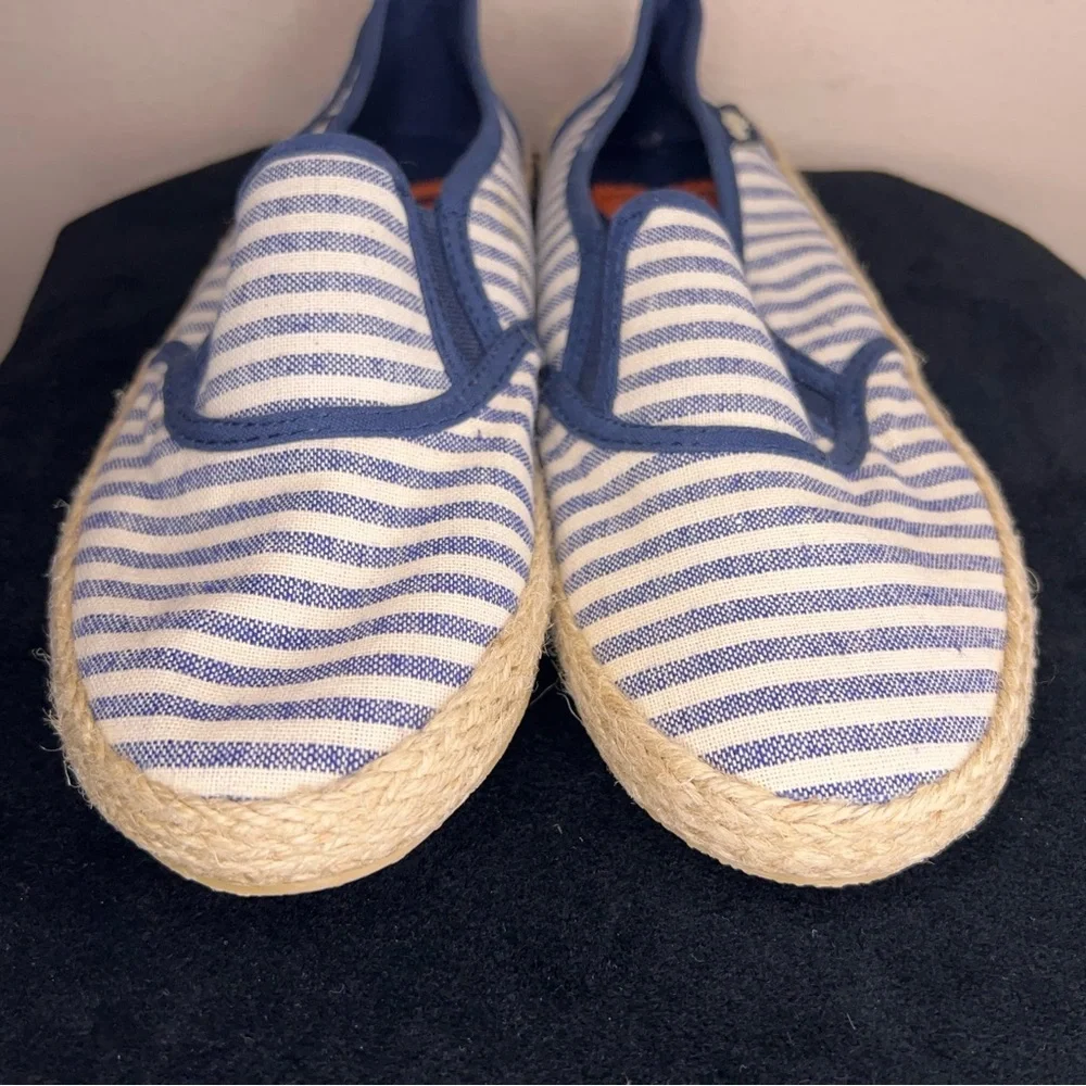 Size 8.5 Rocket Dog Blue White Stripes Espadrilles  Travel Beach Casual Canvas